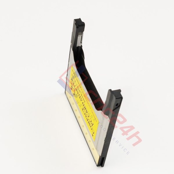 Adapter CF To PCMCIA Fanuc chính hãng, chất lượng cao. Một đầu adapter cắm thẻ CF vào, đầu còn lại cắm vào máy CNC để rút / nạp dữ liệu.