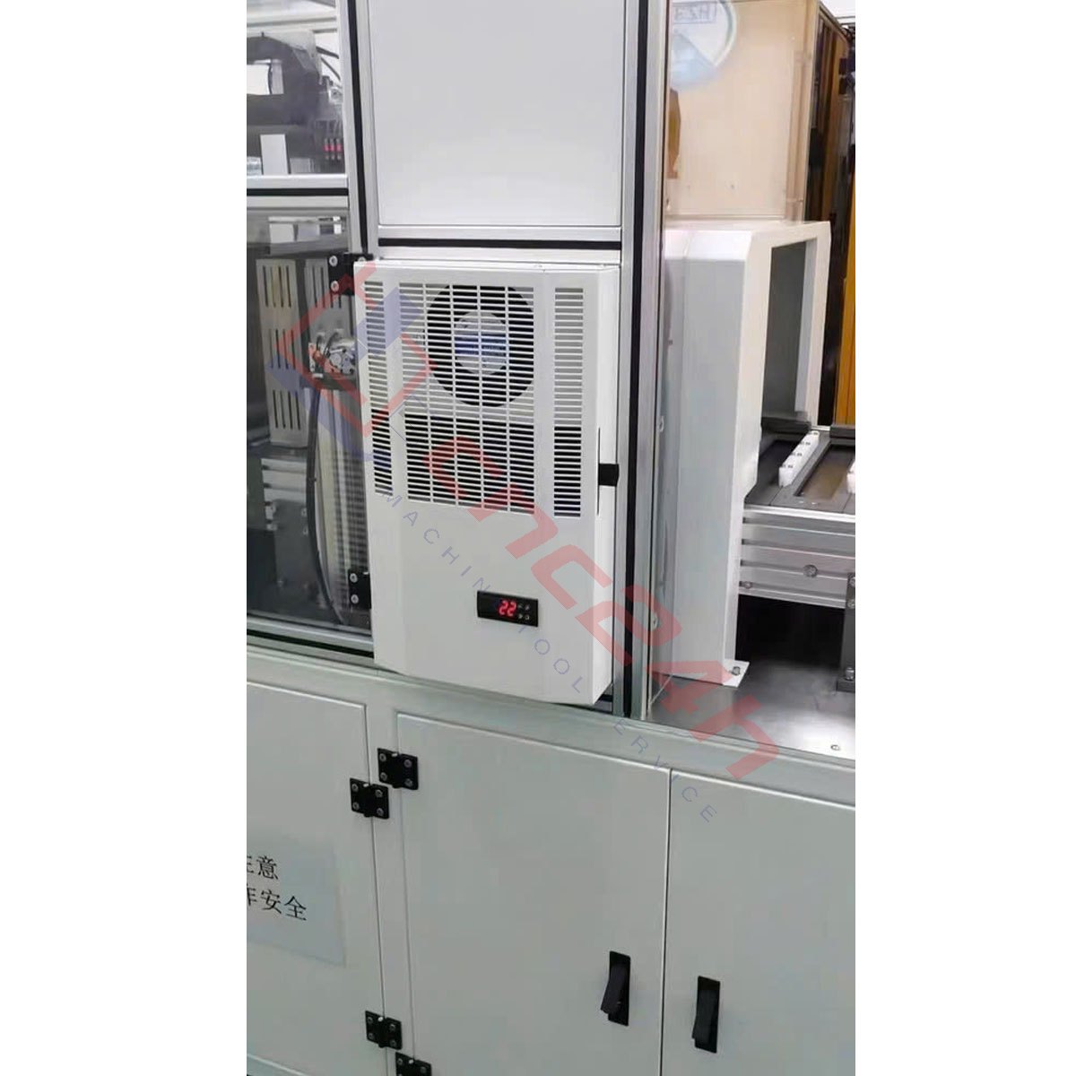 May lanh tu dien CAWS-thuc te- h4 Máy lạnh tủ điện khô CAWS-1500 1500W (điều hòa tủ điện) bản tiêu nước, lắp cho tủ điện máy CNC. Dải công suất lạnh: 300W, 500W, 800W... 2000W.