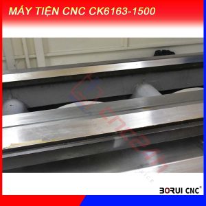 Máy tiện CNC CK6163-1500, chính hãng Borui, giá nhà máy. Mâm cặp 12inch (304mm) loại thủy lực 3 chấu, đk tiện max 630mm, hành trình tiện max 1500mm, sai số 0.01mm