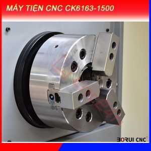 Máy tiện CNC CK6163-1500, chính hãng Borui, giá nhà máy. Mâm cặp 12inch (304mm) loại thủy lực 3 chấu, đk tiện max 630mm, hành trình tiện max 1500mm, sai số 0.01mm